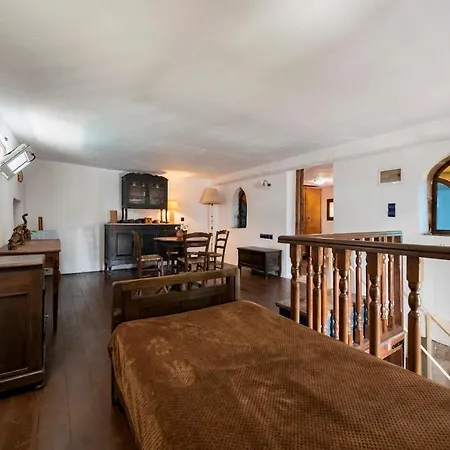 Secret Garden - Old Town Apartment