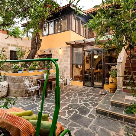 Secret Garden - Old Town Apartment