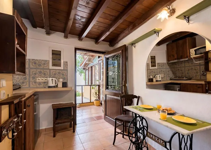 Secret Garden - Old Town Apartment Rhodes City